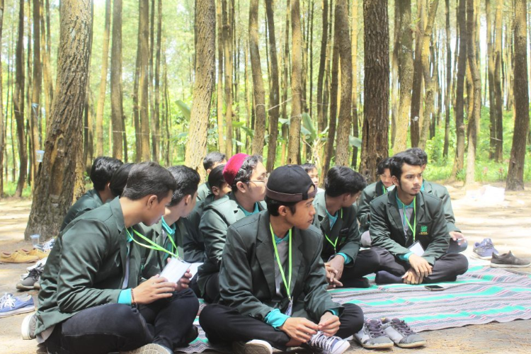 Mahasiswa TBI Retorika Berprestasi dalam Kegiatan Public Speaking di Sumber Sirah Gondanglegi