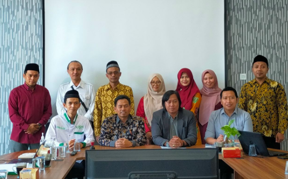 Menggerakkan Roda Inovasi: Universitas Darussalam Blokagung Banyuwangi Puncaki Prestasi dalam Pelaksanaan Bidang Penelitian
