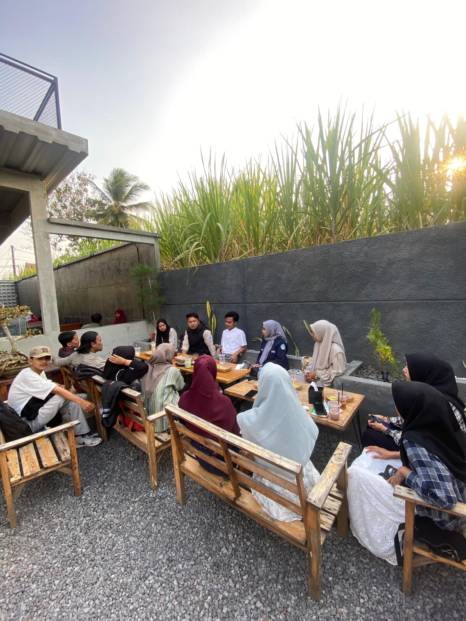GENERASI MUDA DAN PENDIDIKAN KERAS VERBAL: PERSPEKTIF MAHASISWA TBI AL-QOLAM DAN UNISMA DALAM KAJIAN LINTAS HIMA