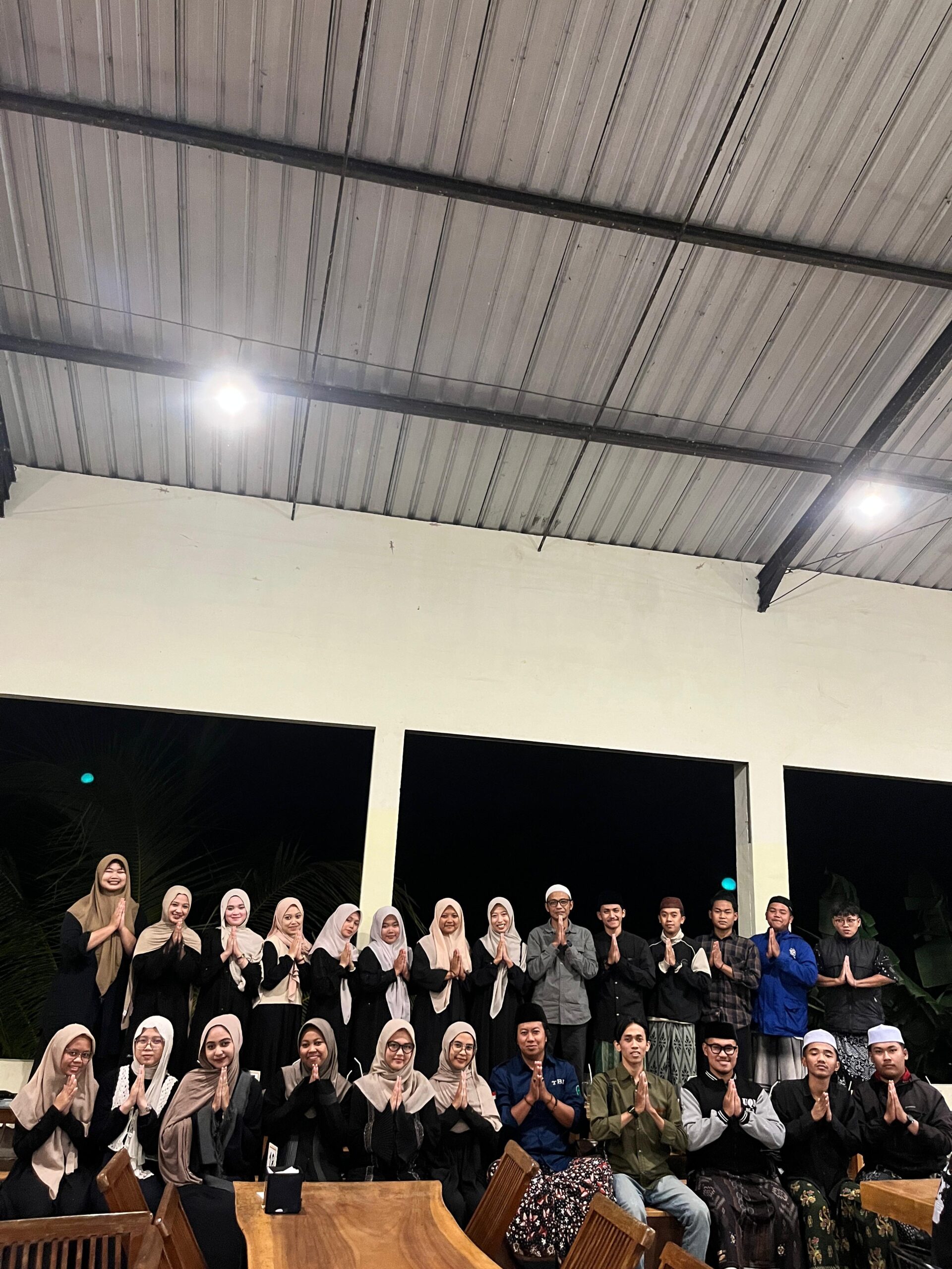 BERBAGI DIBULAN RAMADHAN, HMPS TBI  AL-QOLAM MALANG  BAGI-BAGI TAKJIL DAN BUKA BERSAMA