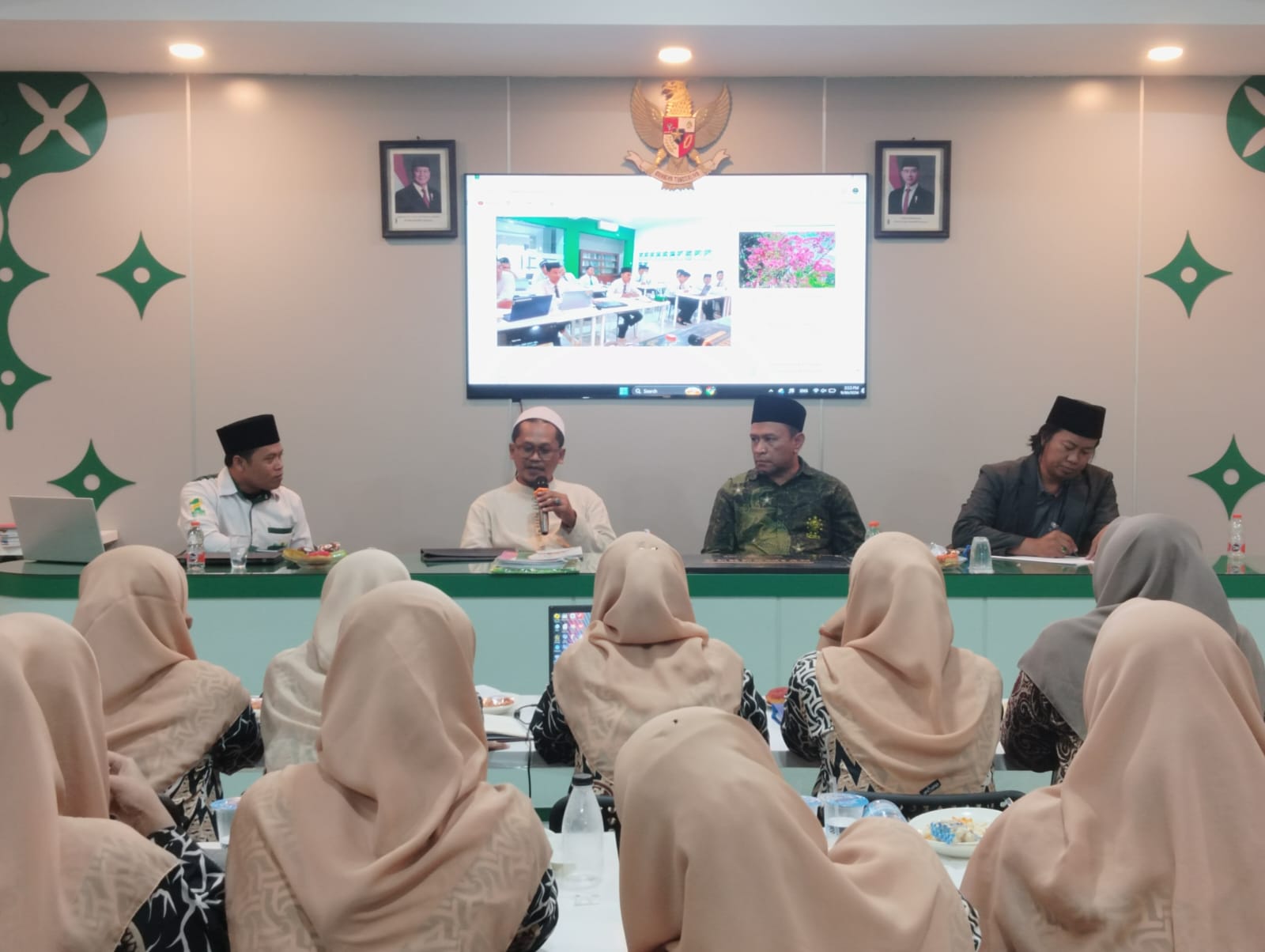 Dosen TBI Beri Pelatihan Para Guru