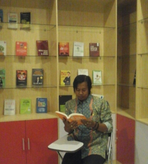 Memaknai Hari Buku