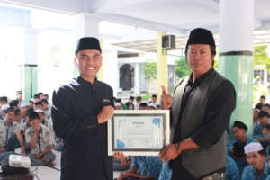 Mr. Izzy Baiquni Seminar di PP Al Khoirot Malang