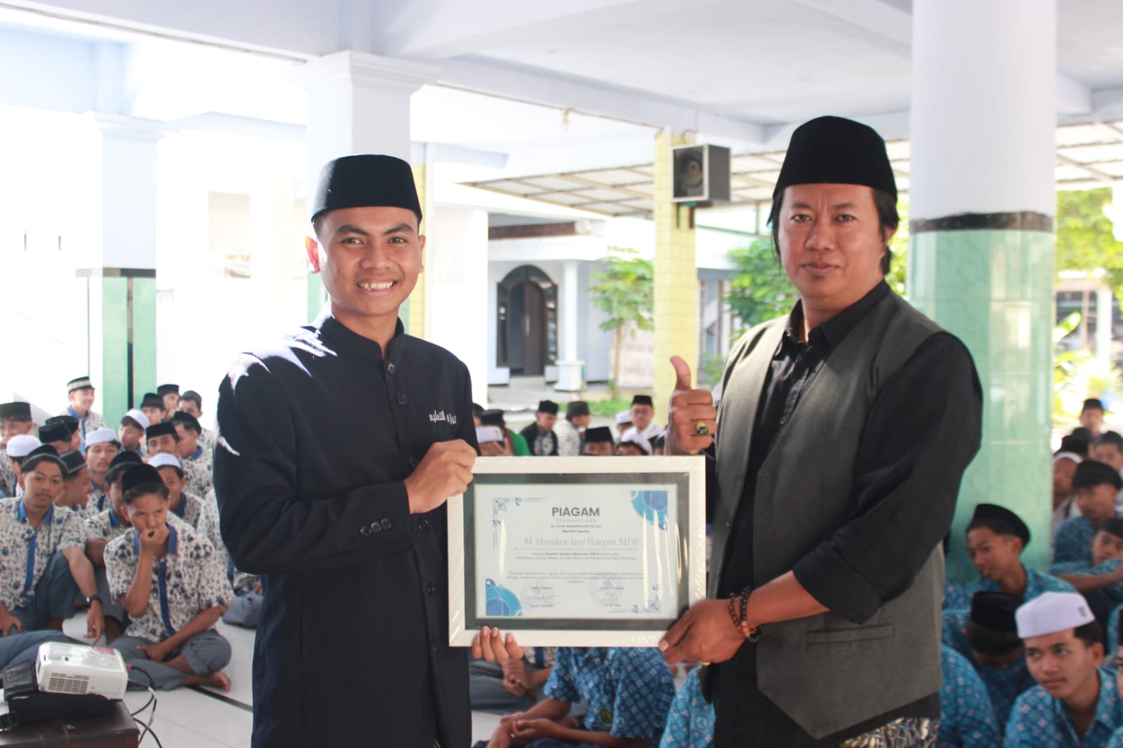 Mr. Izzy Baiquni Seminar di PP Al Khoirot Malang